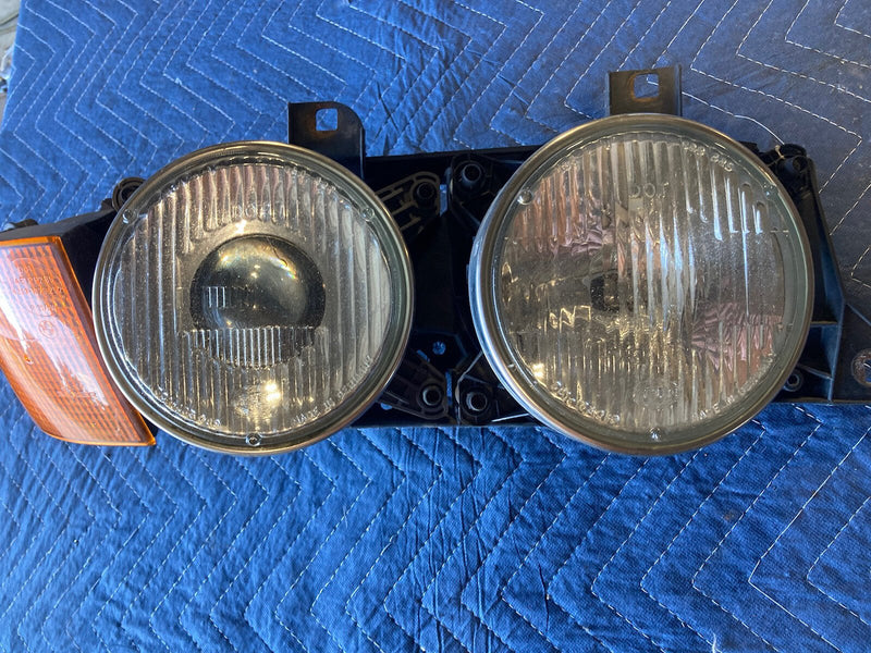1986-1994 BMW 7 Series E32 Headlight Assembly Right 13174100 RH OEM #1013M