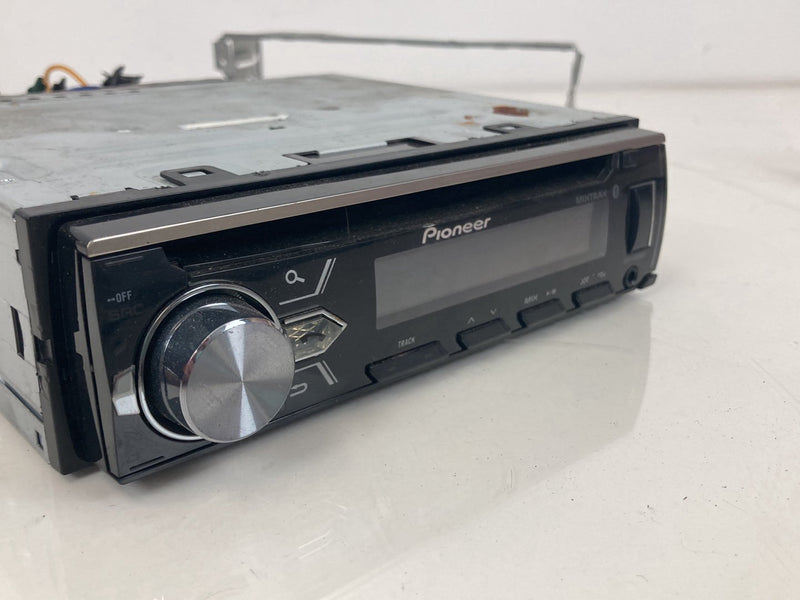 1992 Volvo 940 944 - Radio PN: DEH-X4900BT