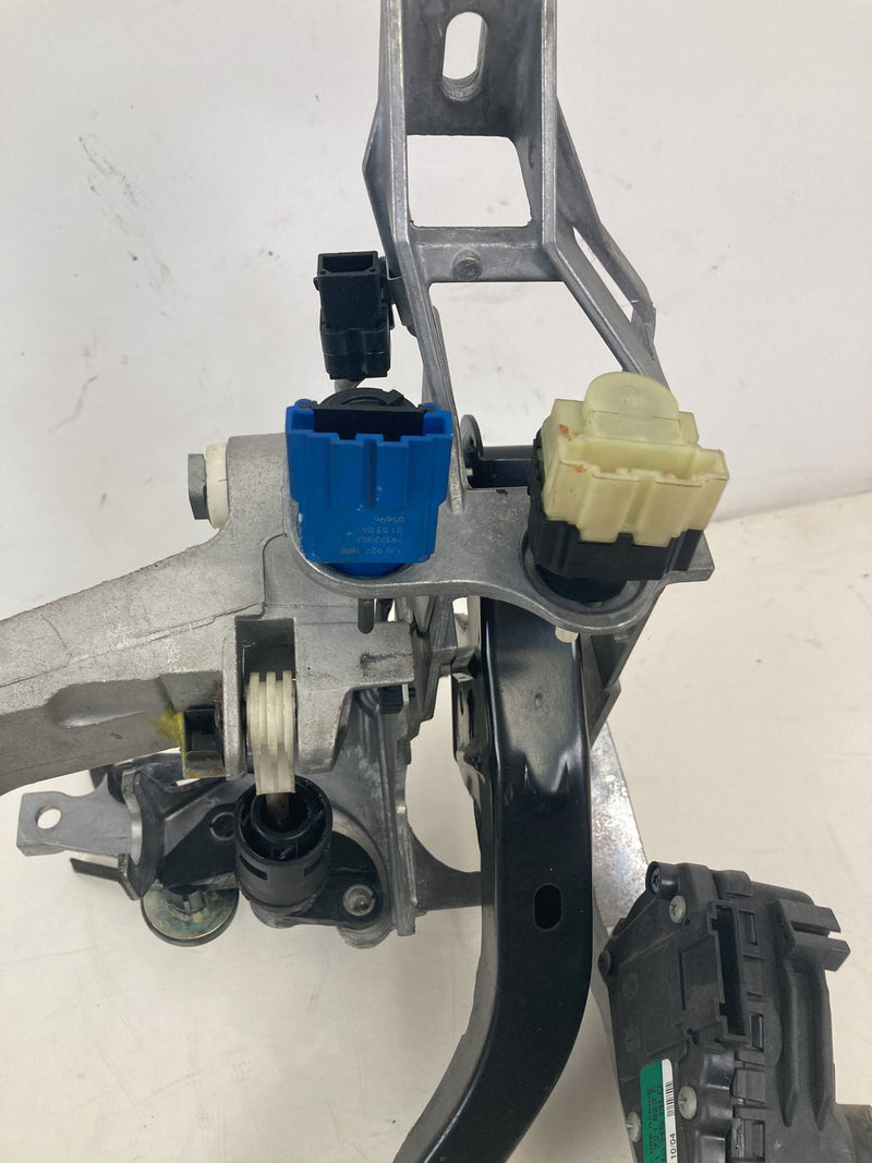 2001-2005 Volkswagen Passat Manual Clutch Pedal Assembly OEM #5505M