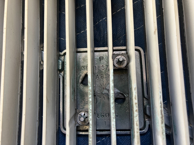 1992-1995 Volvo 940 740 Front Chrome Grille Assembly 3518885 Trim OEM #3168EM