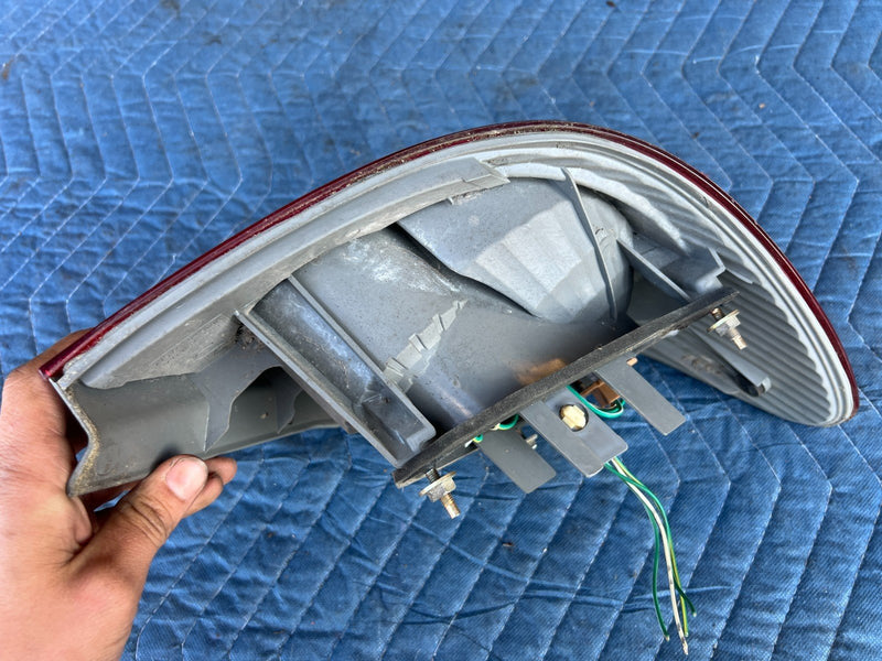 2003-2008 Toyota Corolla Rear Outer RH Passenger Tail Light Assembly OEM #3315EM