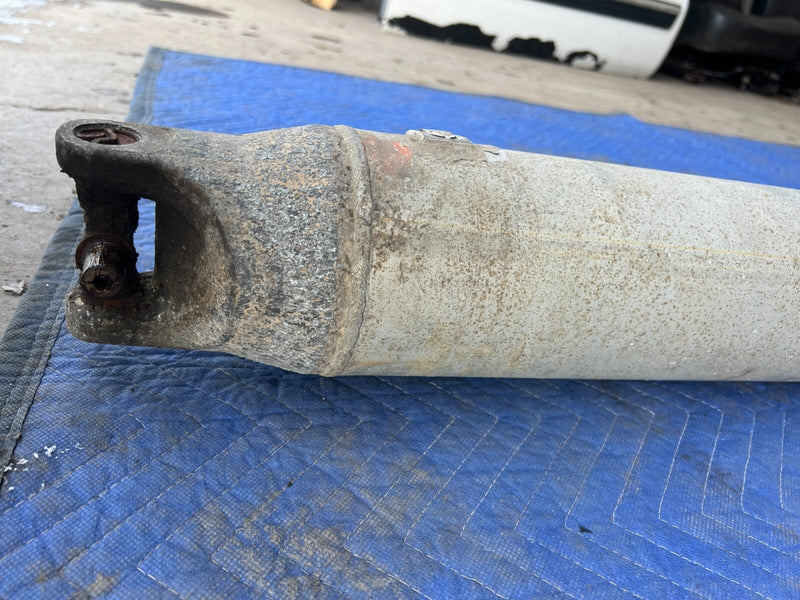 1999-2002 Chevy Silverado GM Auto Transmission Driveshaft Assembly OEM #1852CN