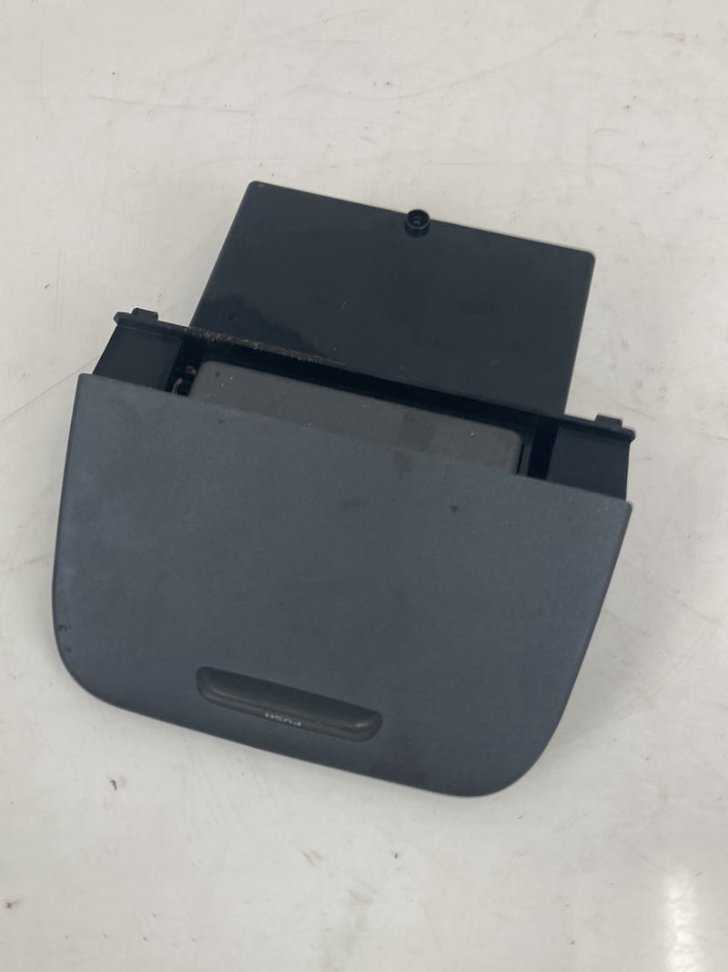 1998-2000 Volvo V70 Dash Ash Tray 9158408 OEM #5202M