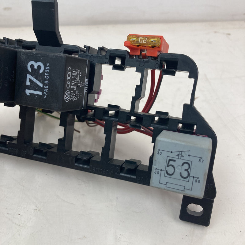 2001-2005 Volkswagen Passat Fuse Relay Box OEM #5533M