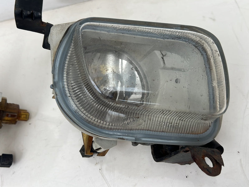 1998-2000 Volvo V70 S70 Front Left Right Fog Light Lamp Pair OEM