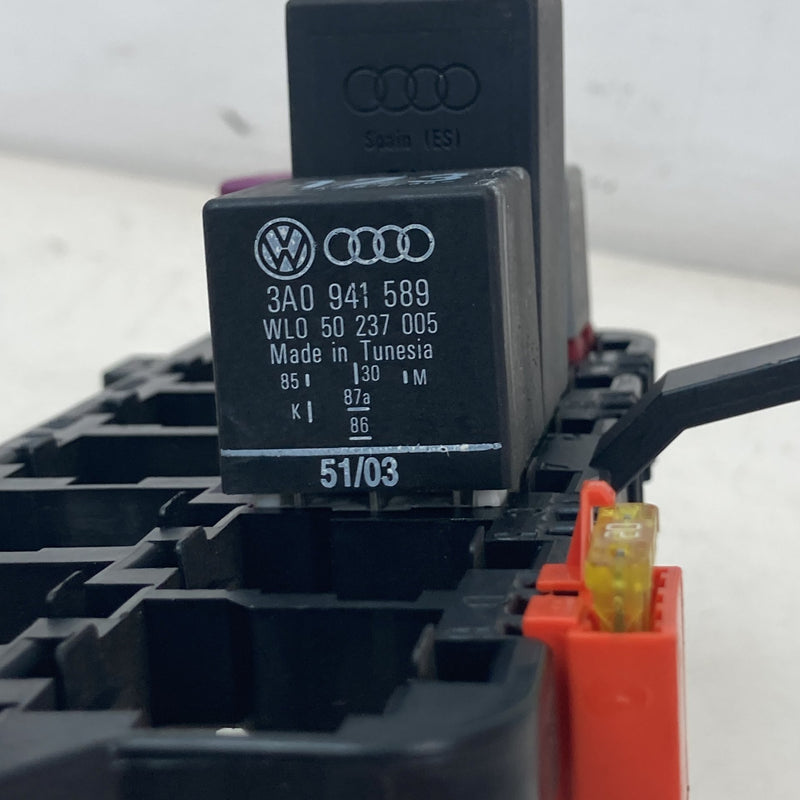 2001-2005 Volkswagen Passat Fuse Relay Box OEM #5533M