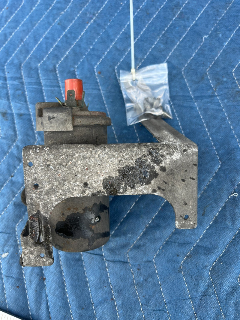 1986-1993 Volvo 240 244 Sedan Bosch Ignition Coil w/ Bracket 2.3L OEM #4225EM