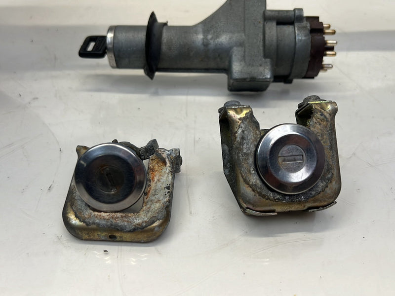 1986-1993 Volvo 240 244 Steering Wheel Column w/ Key + Door Lock Set OEM #5538EM