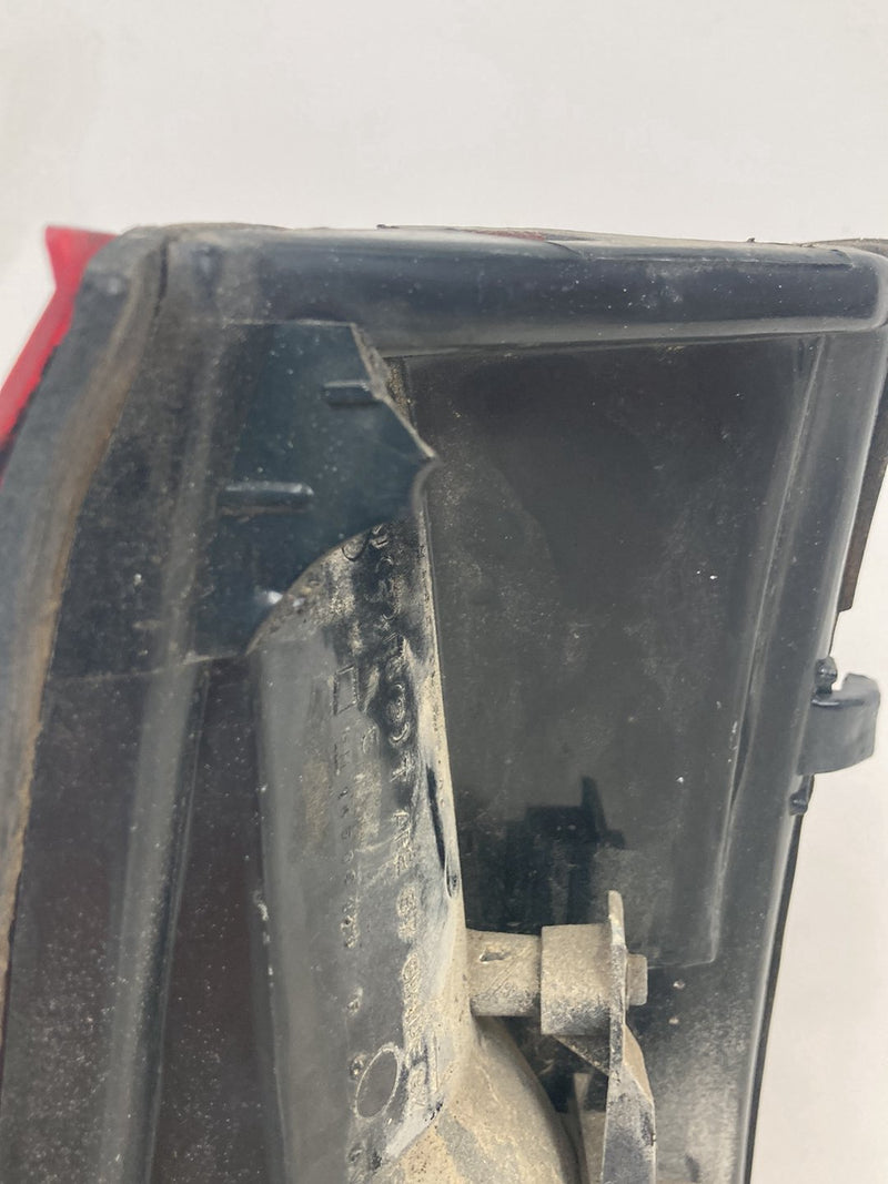1995-1998 Chevrolet Silverado 2500 GMT400 Tail Light Right 16511565 OEM