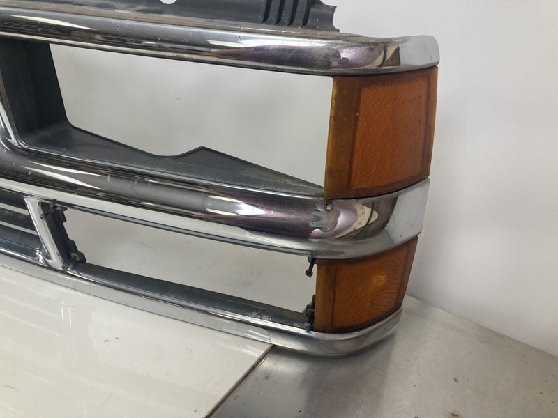 1995-1998 Chevrolet Silverado 2500 GMT400 Front Grille 15981091