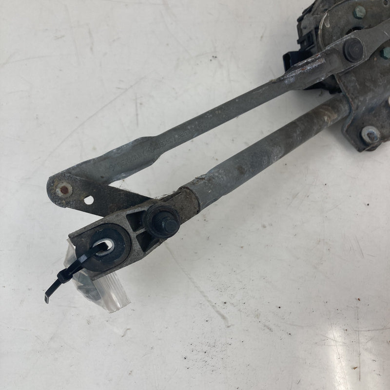 2001-2005 Volkswagen Passat Windshield Wiper Linkage Motor OEM #5520M