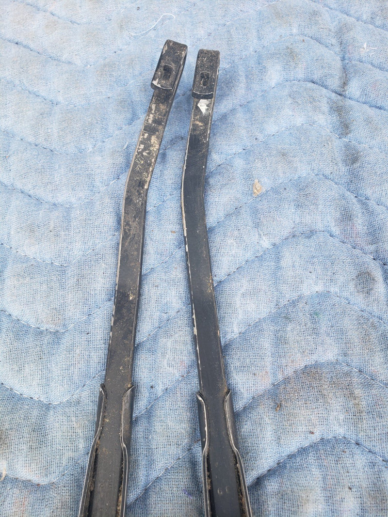 1988-1998 Chevy GMC GM 1500 C/K Right Left Windshield Wiper Arm Pair OEM #1058CN
