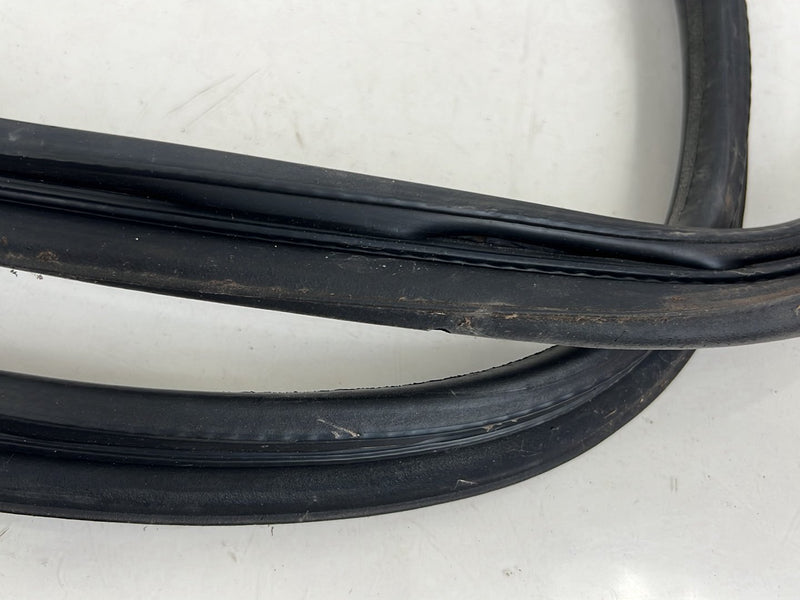 2004-2007 Volvo S60R S60 Sedan Only Deck Lid Trunk Seal Weatherstripping OEM #5811EM
