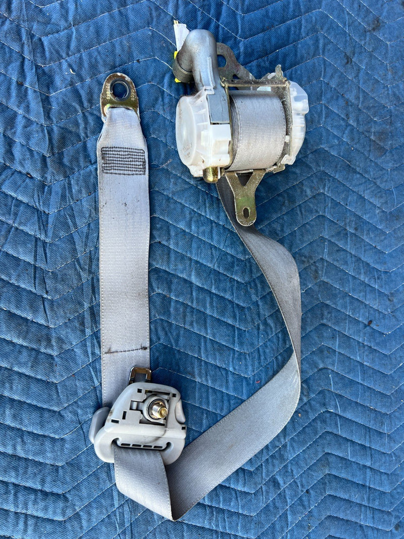 2003-2008 Toyota Corolla Front Passenger Right Seat Belt Retractor OEM #3320EM