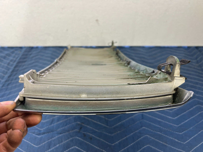 1992-1995 Volvo 940 740 Front Chrome Grille Assembly 3518885 Trim OEM #3168EM