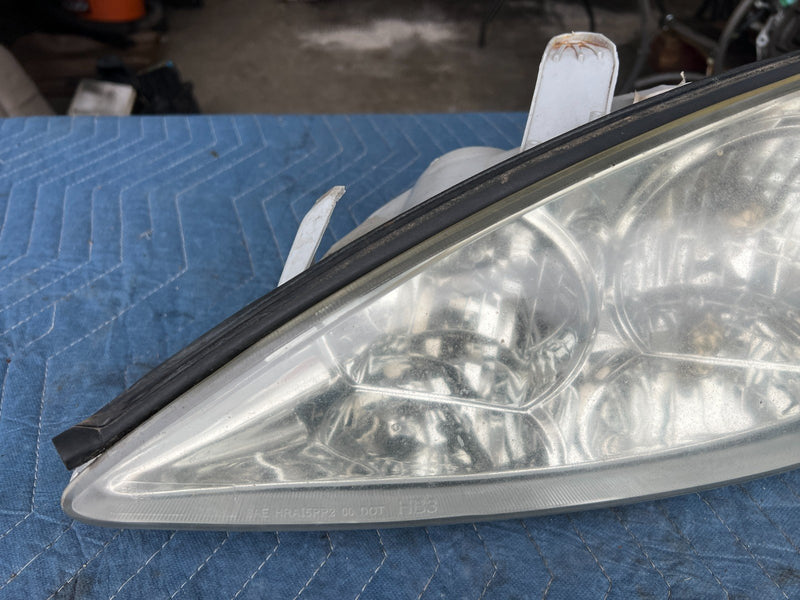 2002-2006  Toyota Camry LH Left Headlight Light Assembly OEM #119DU