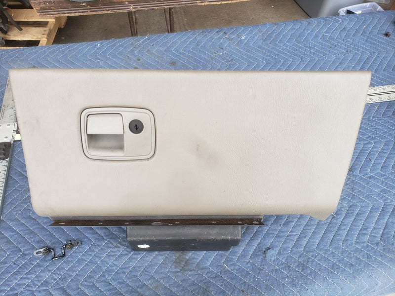 2000-2005 Chevy Impala Glove Box Compartment Door Assembly 10326855 OEM #2164CN