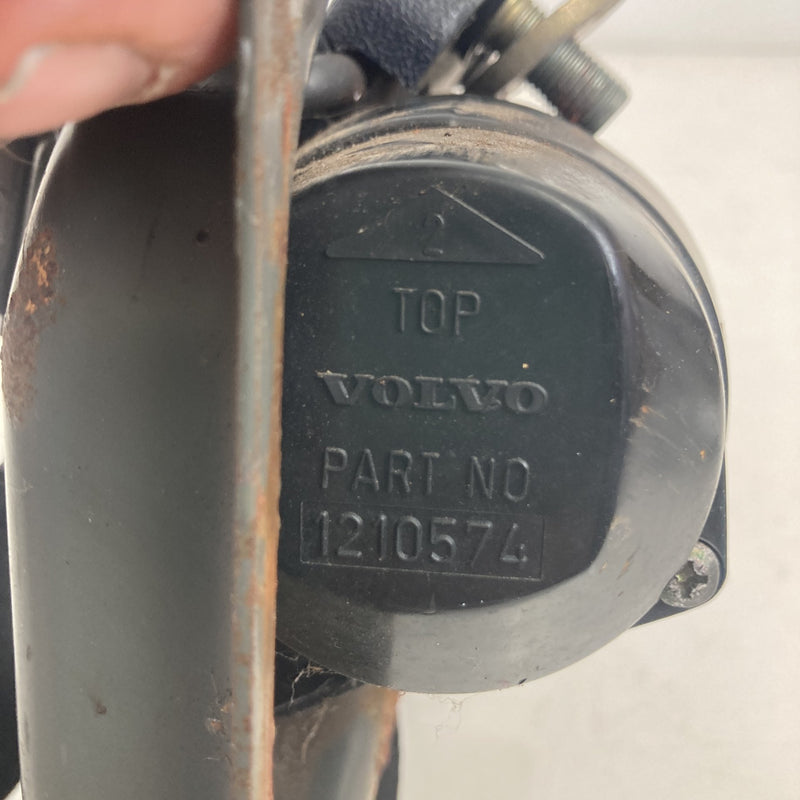 1981-1985 Volvo 240 245 Seat Belt Front Right 1313428 1210574 OEM