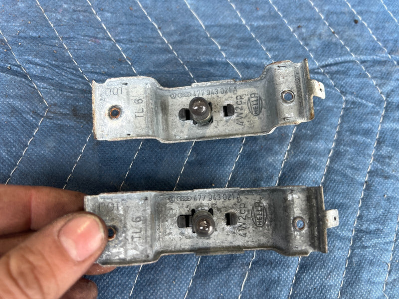 1983-1985 Porsche 944 License Plate Light Lamp Assembly Pair OEM #2556EM