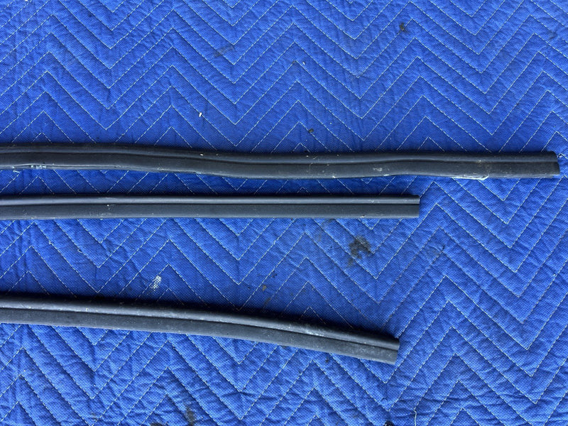1998-2003 Jaguar XJR XJ8 X308 Hood To Engine Bay Seal Set Weather Strip #4657E
