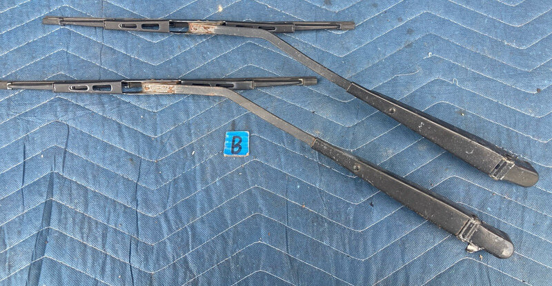 1997-2002 Jeep Wrangler TJ Wiper Arms Pair 2 Left Right Blades OEM #3240M