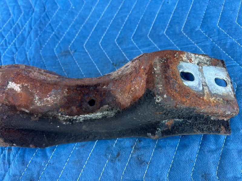 1986-1993 Volvo 240 244 Sedan Center Carrier Driveshaft Bracket Brace OE #4283EM