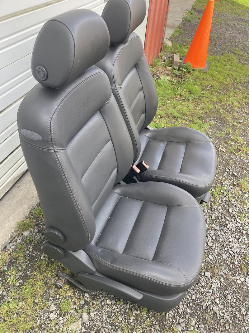 2001-2005 Volkswagen Passat Seat Front Pair Left Right Black OEM #5530M
