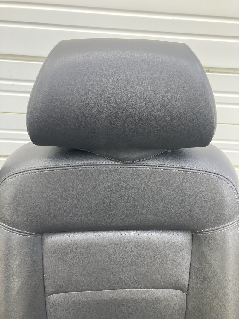 2001-2005 Volkswagen Passat Seat Front Pair Left Right Black OEM #5530M