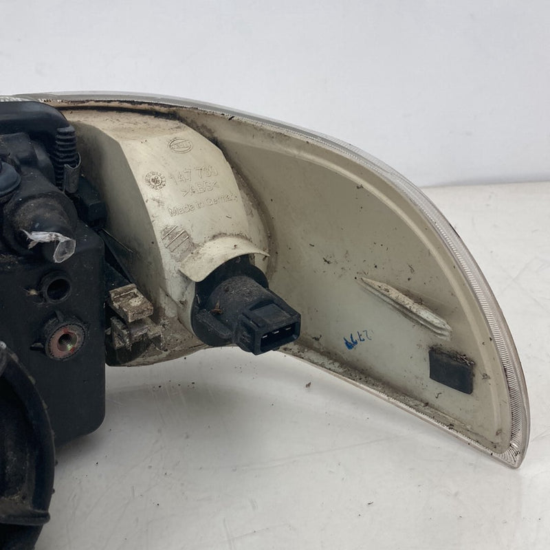 1998-2000 Volvo V70 Headlight Assembly Right 9169525 OEM #5194M