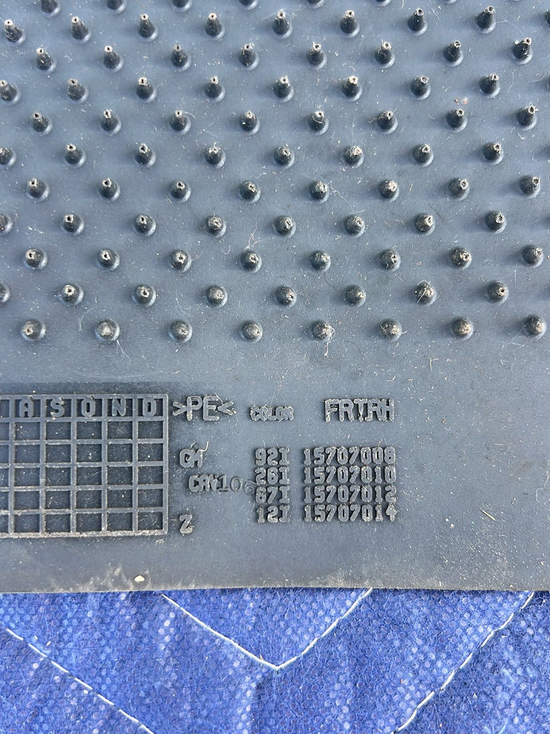 1988-1998 Chevrolet Silverado GMC Front Floor Mat Pair 92115707007 OEM #5135EM