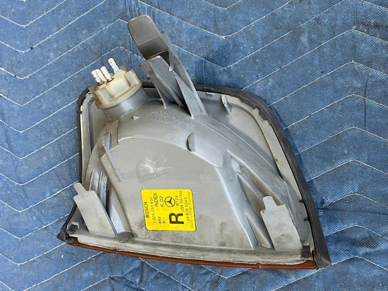 1986-1995 Mercedes 300D W124 Front Right R Turn Signal Blinker Light OEM #2645EM