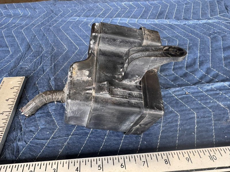 1998-2000 Toyota RAV4 Relay Junction Box Engine Bay w/Cover OEM #2288CN