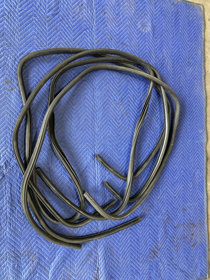 2006-2016 Chevy Impala GM Door Gasket Weatherstripping Seal Rubber OEM #3166M