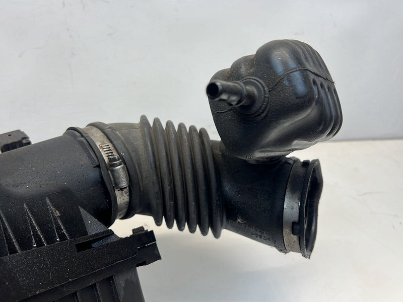 2012 Chevrolet Captiva Sport - Air Filter Housing PN: 20907605 15950817