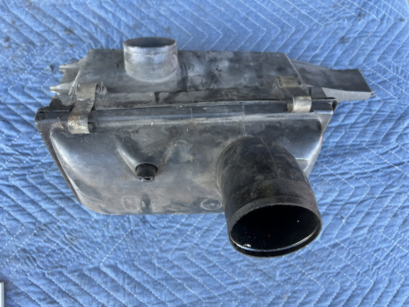 Volvo 240 - Air Filter Box PN: 463503