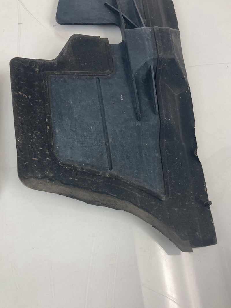 1992 Volvo 940 944 - Radiator Air Dam PN: 3538918 3538919