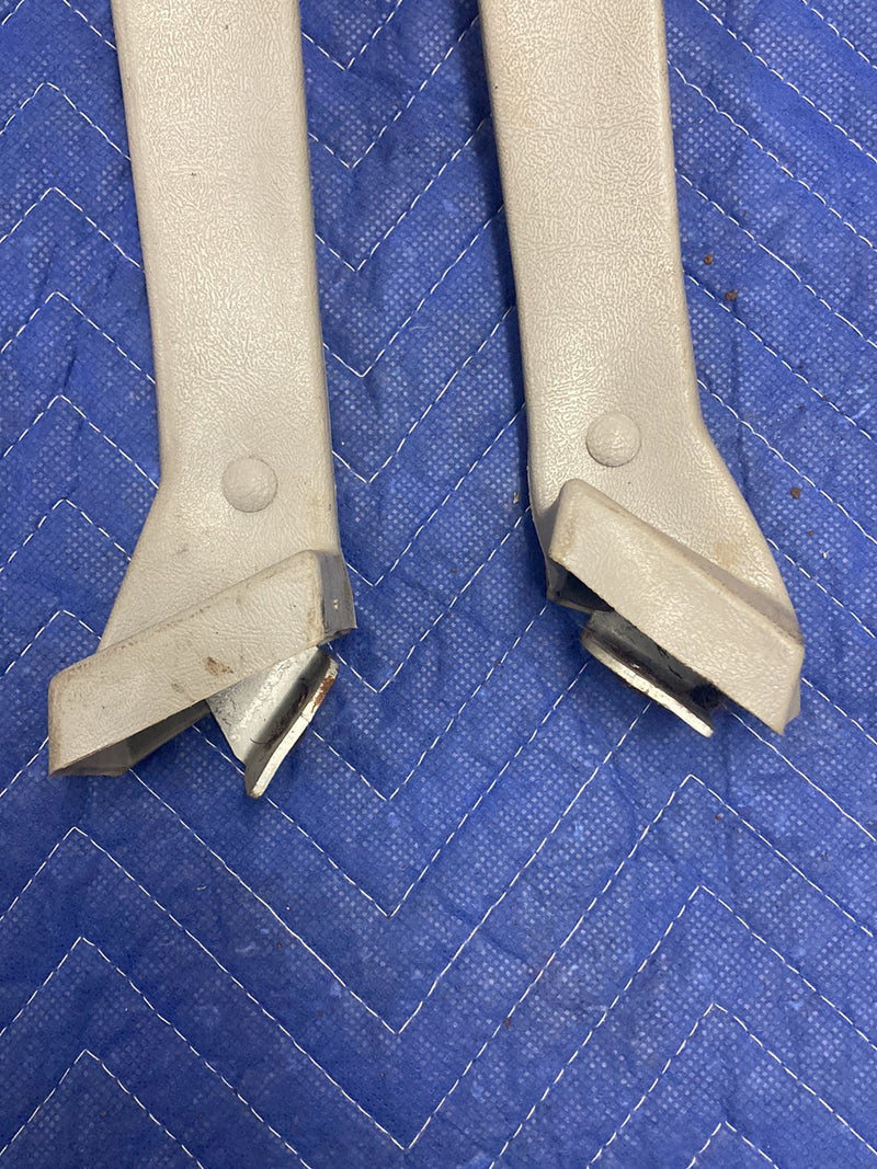 1988-1998 Chevrolet 1500 GMC Left & Right Seat Belt Buckle Pair Beige OE #6404EM