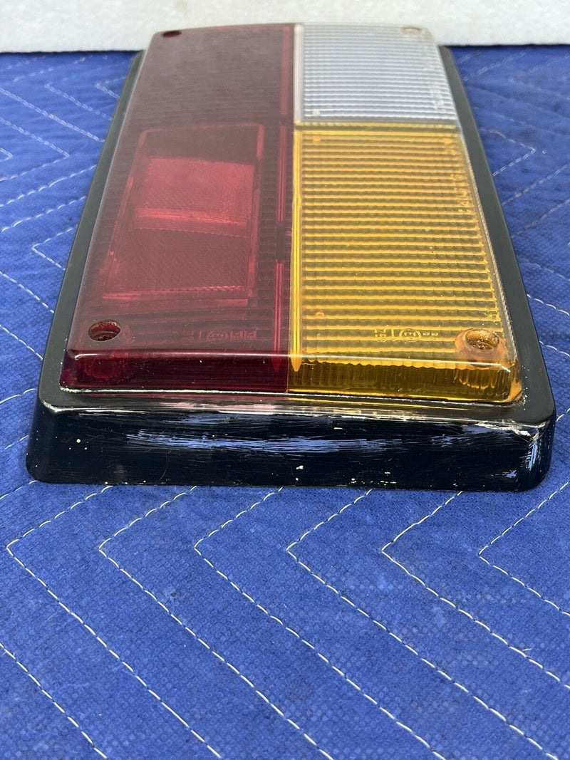 1975-1978 Volvo 240 1973-1974 Volvo 140 Right Tail Light Lens Early OEM #3887E
