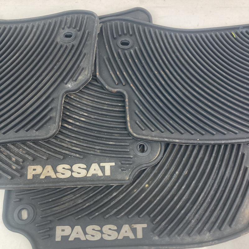 2001-2005 Volkswagen Passat Floor Mat Set Factory OEM #5564M