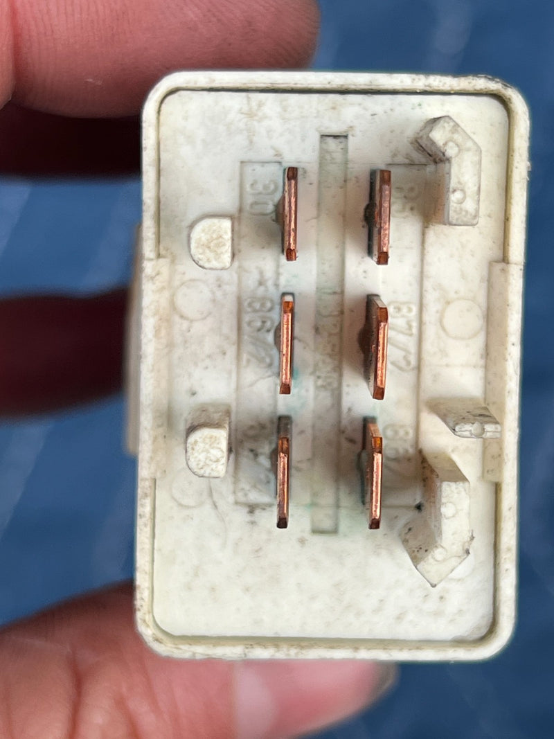1986-1993 Volvo 240 244 Sedan Fuel Pump Relay Switch 3523608 OEM #4186EM
