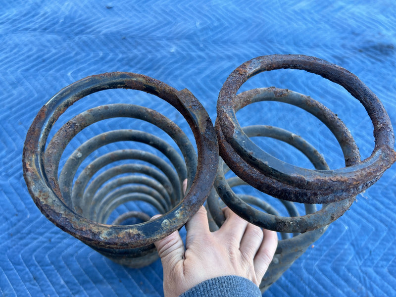 1986-1993 Volvo 240 244 Sedan Rear Coil Spring Pair Suspension L & R OEM #4280EM