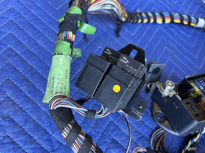 1998-2003 Jaguar XJR XJ8 X308 Chassis & Body Wiring Harness Fuse Panel #4661E