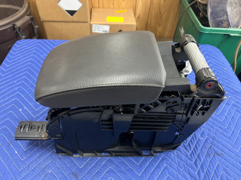 2006-2010 VW Jetta 2.5L Center Console Leather Arm Rest Storage Box OEM #124MC