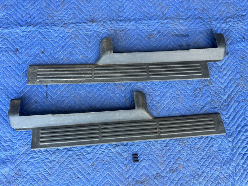 1999-2002 Chevy Silverado GM 1500 2500 RH & LH Sill Plate Entry Trim OEM #1830CN