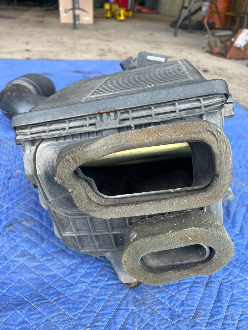 1999-2002 Chevy Silverado GM Air Cleaner Box Housing Intake Tube MAF OEM #1832CN