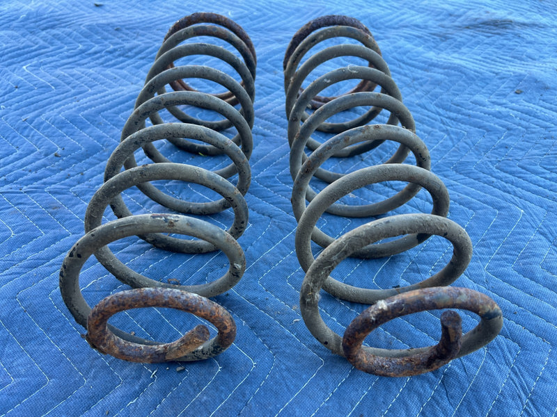 1986-1993 Volvo 240 244 Sedan Rear Coil Spring Pair Suspension L & R OEM #4280EM