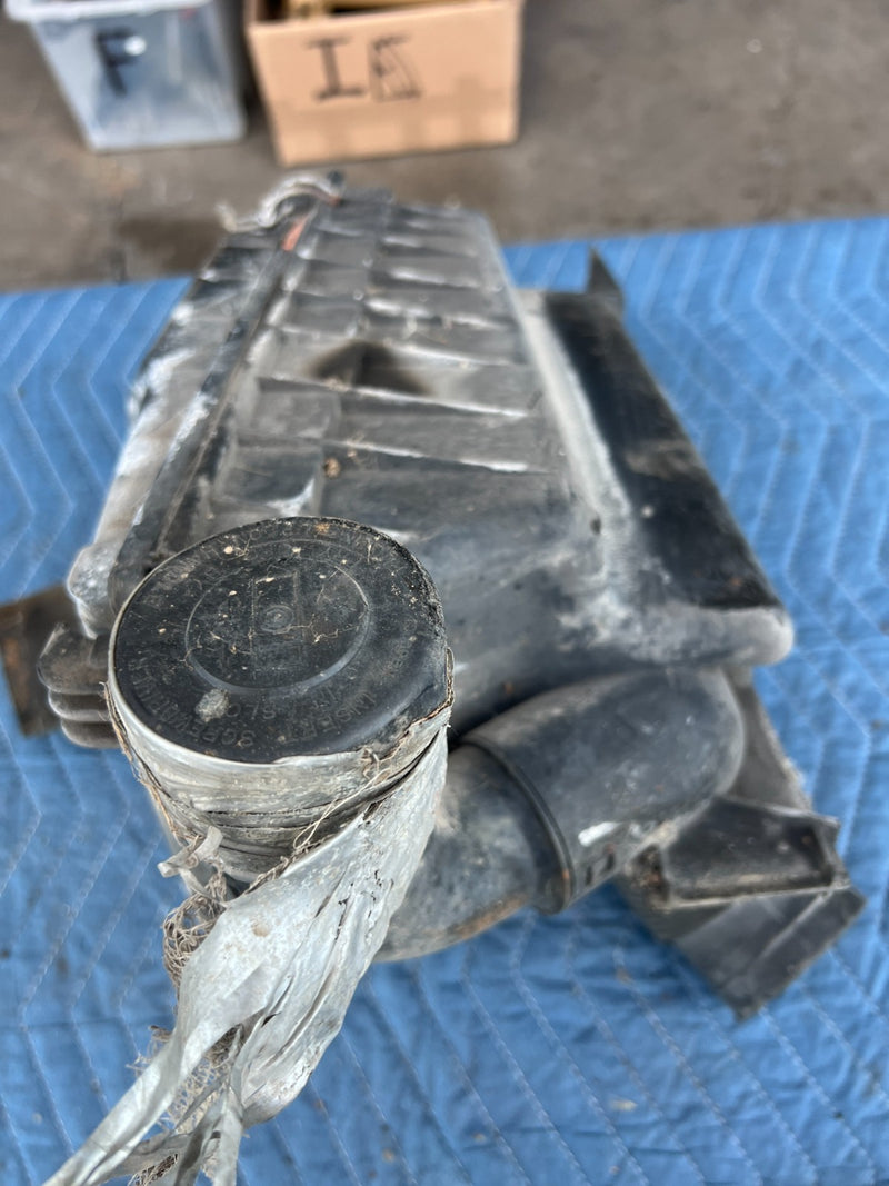 1986-1993 Volvo 240 244 Sedan Air Intake Cleaner Assembly 1266791 OEM #4245EM