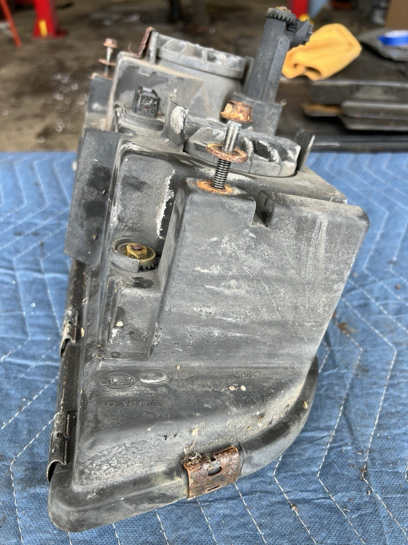 1993-1997 Volvo 850 850R Front Left Driver Side Headlight Assembly OEM #4544E