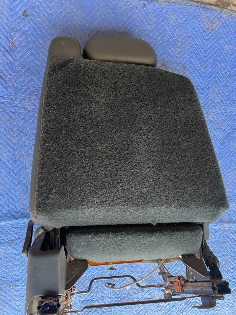 1999-2002 Chevy Silverado GM Driver Left Front Seat Bucket Seatbelt OEM #1853CN