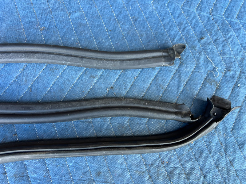 2000-2005 BMW 330xi 325xi E46 Upper Engine Cable Guide Cowl Seal Set OEM #4785EM